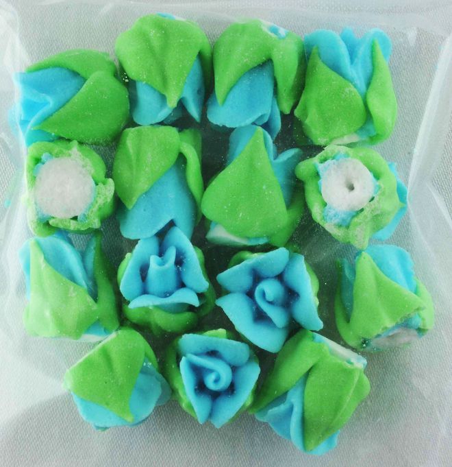 Icing Blue Roses Buds 15mm, Pkt 15 image 0
